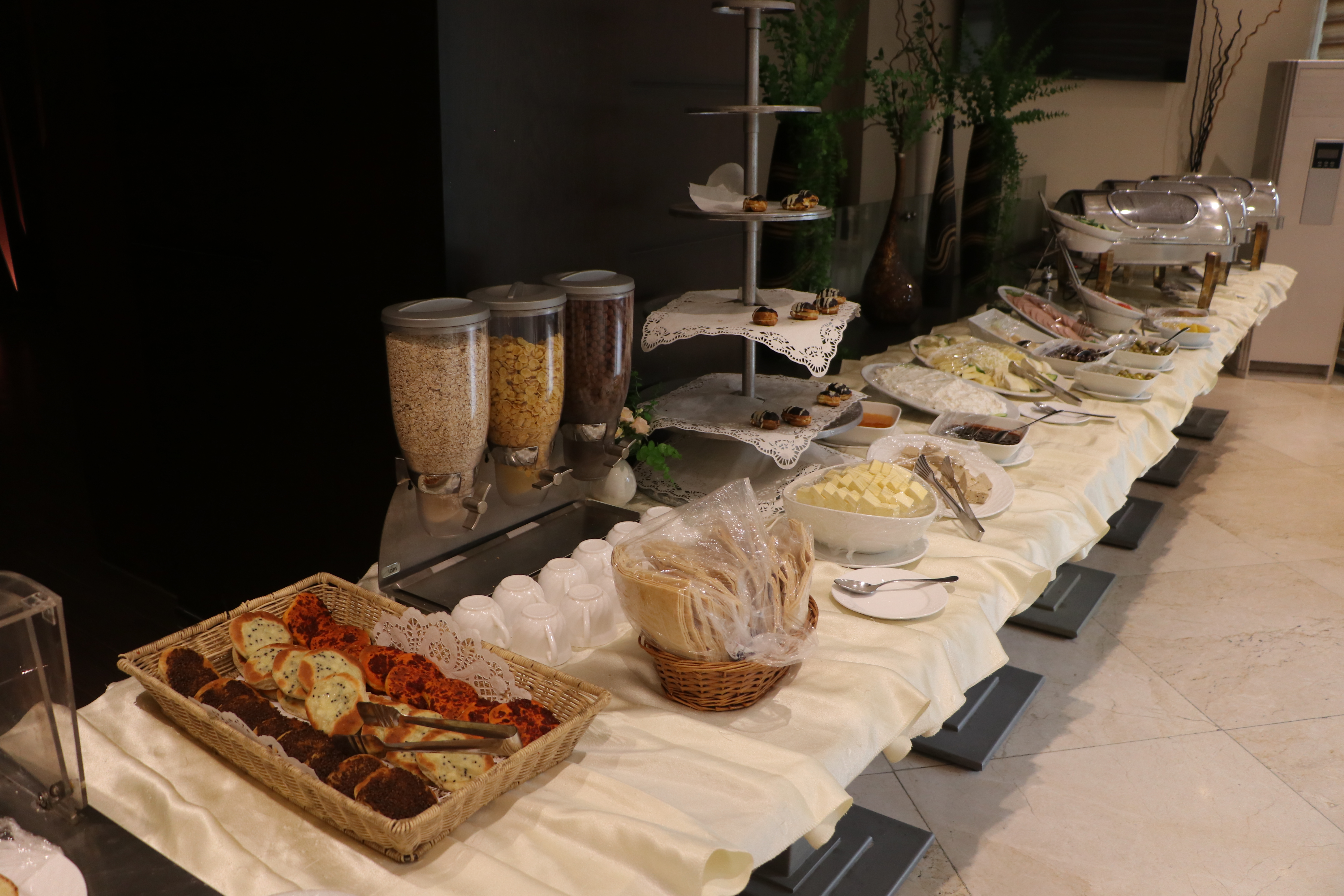 Hotel breakfast and dining selection